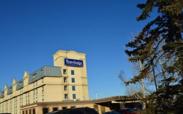 Отель Travelodge by Wyndham Calgary International Airport South Канада, Калгари - отзывы, цены и фото номеров - забронировать отель Travelodge by Wyndham Calgary International Airport South онлайн вид на фасад