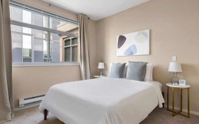 Bellevue Sophisticated 2BD 2BA Apartment