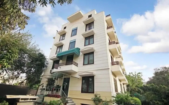 Tipsyy Inn Suites 006