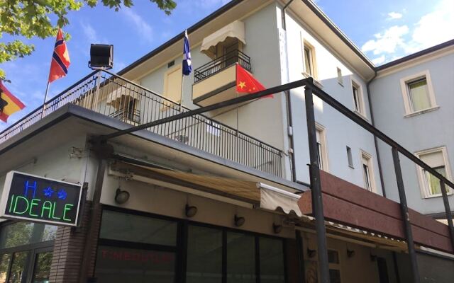 Hotel Ideale Римини вид на фасад