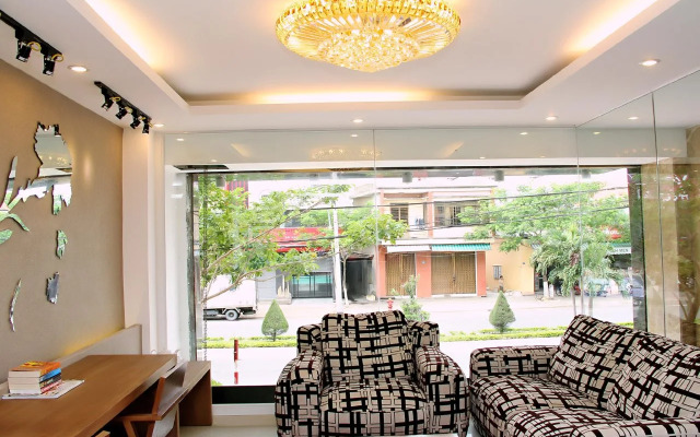 The Carnation Hotel Da Nang