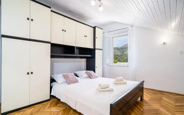 Nice Home in Slano With 6 Bedrooms and Wifi