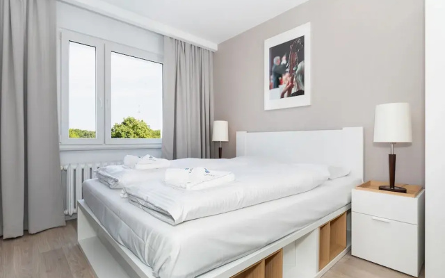 Port View Apartment by Renters