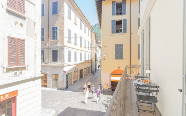 Via Indipendenza 45 in Como