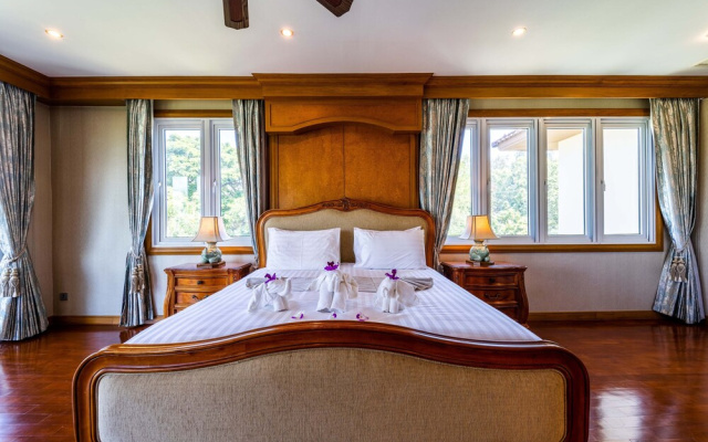 Luxury 6 Bed Mansion - CAS