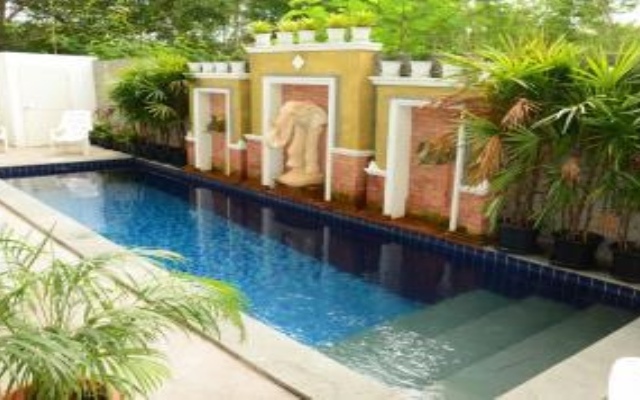 Отель Emerald Jomtien бассейн