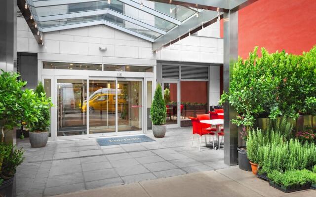 Отель Fairfield Inn & Suites by Marriott New York ManhattanChelsea США, Нью-Йорк - 1 отзыв об отеле, цены и фото номеров - забронировать отель Fairfield Inn & Suites by Marriott New York ManhattanChelsea онлайн вид на фасад