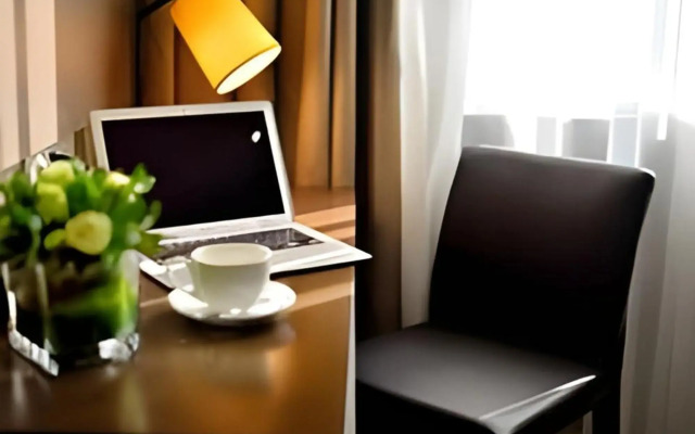 Homeinn Plus Hotel (Shanghai Dishui Lake Port City New World)
