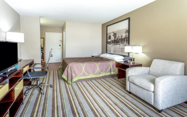 Super 8 Delavan