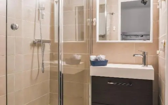 Grand Studio lumineux, piscine, quartier authentique
