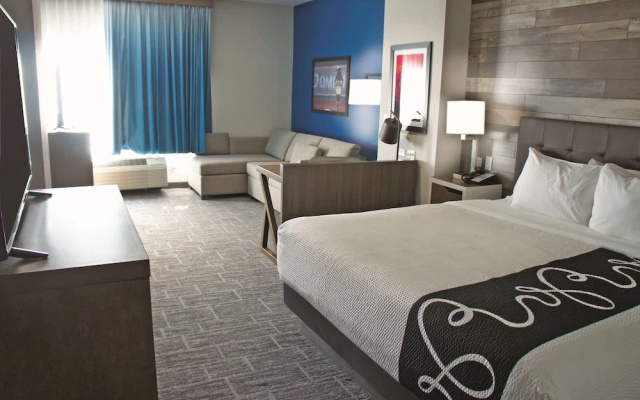 La Quinta Inn & Suites by Wyndham Pittsburg