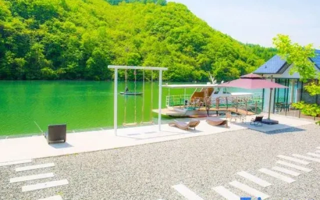 Kuandian Lake Light Mountain House B&B