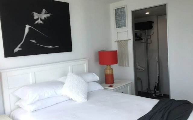 Upmarket Apartment at Beach