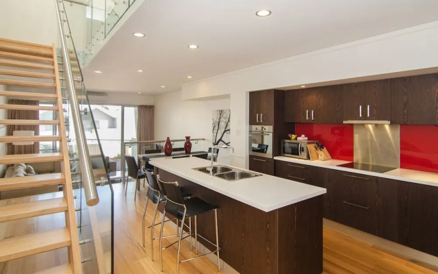 16 Seine Bay Apartment