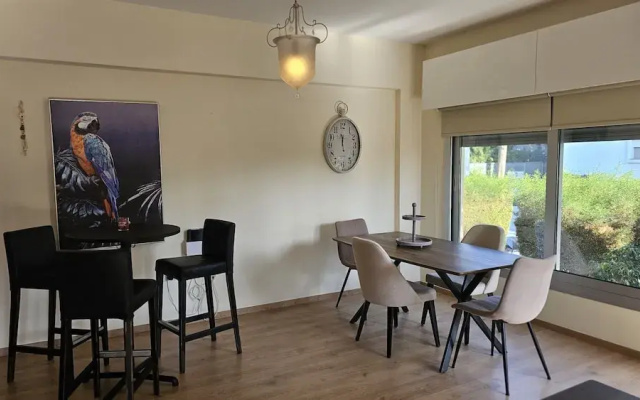 126 Nic- Stay Homiesuite Apartment