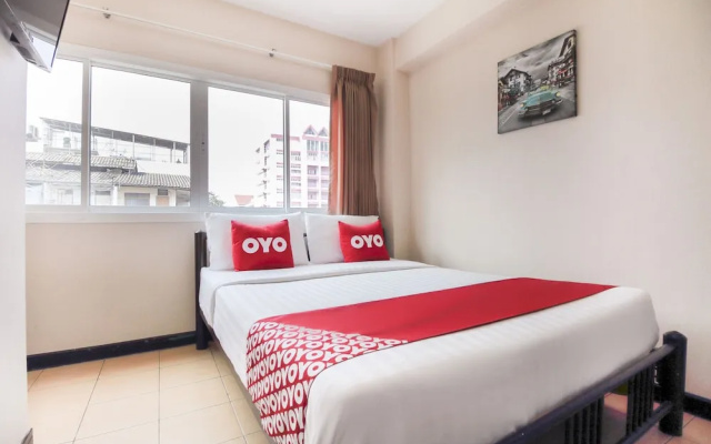 OYO 537 Na Banglampoo Hotel