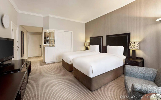 Отель NH Johannesburg Sandton