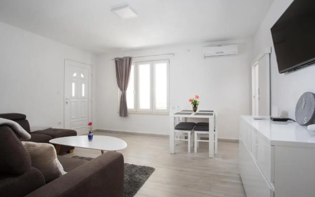 Serious Job Apartment