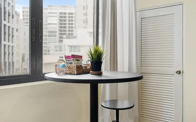 Central Condado Trendy Escape