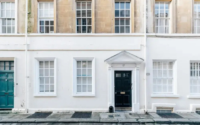 Modern Central Bath Apartment