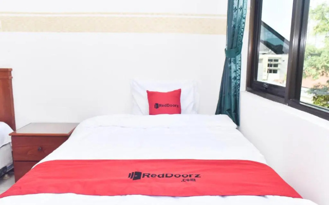 RedDoorz near Lenmarc Mall Surabaya