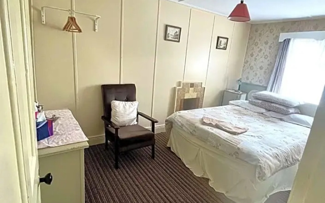 Magpie Bar And B&B