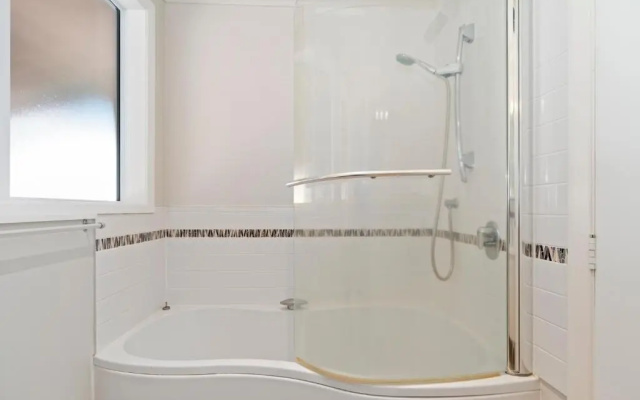 Relax on Rainbow - Taupo Holiday Home