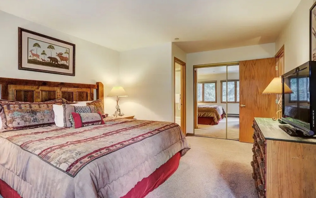 Newly Renovated 2 Bed/ 2 Bath Beaver Creek  2 Bedroom Condo by RedAwning