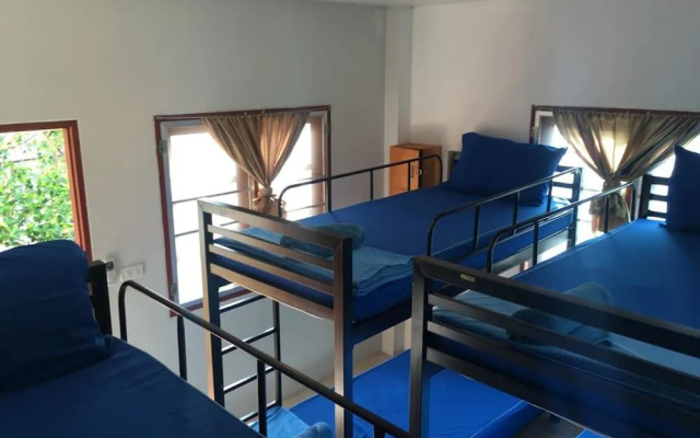 Sea Breeze Backpacker Hostel - Adults Only
