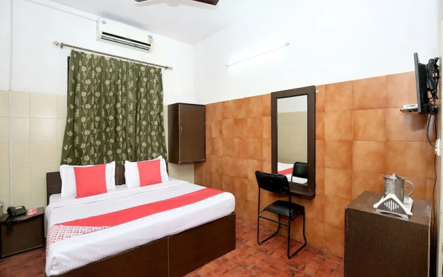 Collection O 12986 The Red Hotel