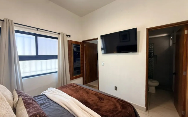 1 Bedroom Guest House - Walk To Everything -patio -gym -pickleball Court - Bikes