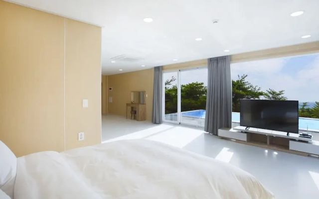 The Mare Pool Villa Pension