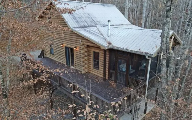 Whispering Creek Lodge - Blue Ridge