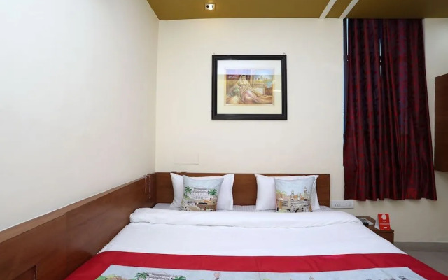 OYO 10413 Hotel Royal Plaza