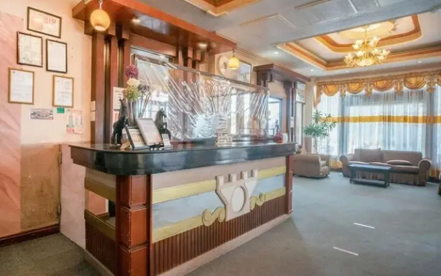 OYO 680 Golden Palace Hotel