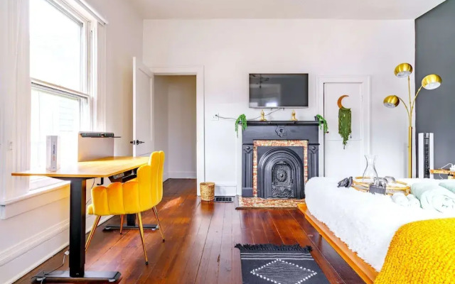 NEW Luxe Pet Friendly Free Parking Downtown