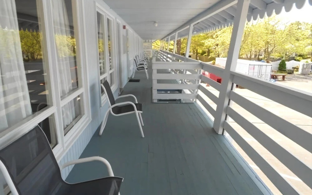 Cape Shore Inn