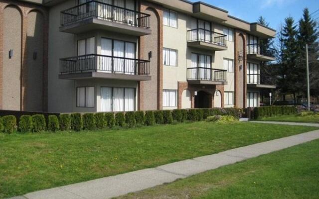 Отель Canada Easy Lodge Канада, Бурнаби - отзывы, цены и фото номеров - забронировать отель Canada Easy Lodge онлайн вид на фасад