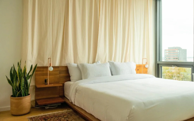 Designer, Spacious 1BD in Historic District