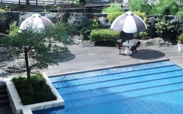 Westmark Apartment Near Taman Anggrek