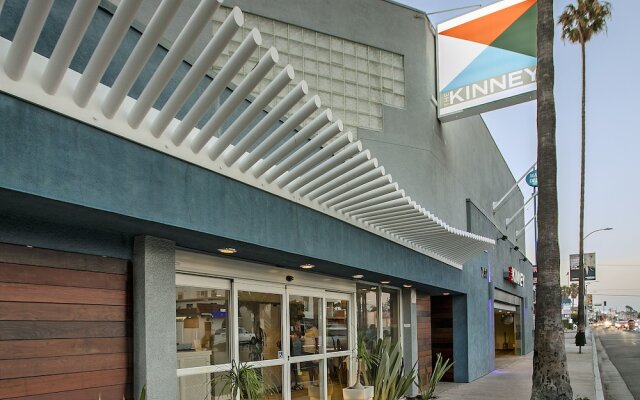Отель The Kinney Venice Beach вид на фасад