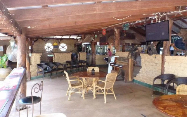 Lazy Lizard Tavern and Caravan Park Cabins