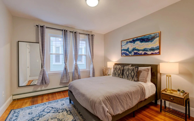 Spacious 2bd 1ba Free Parking 3D Tour
