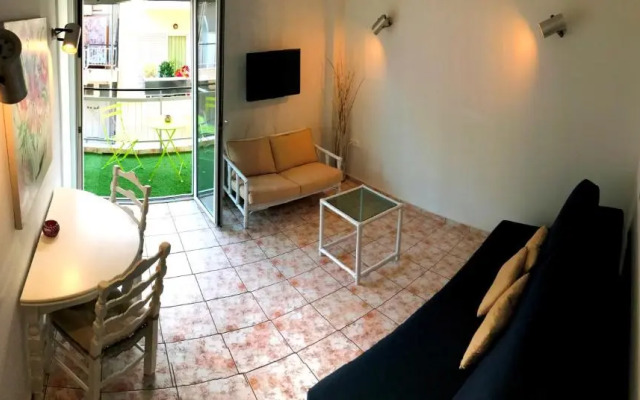 100m from the beach cosy apartment
