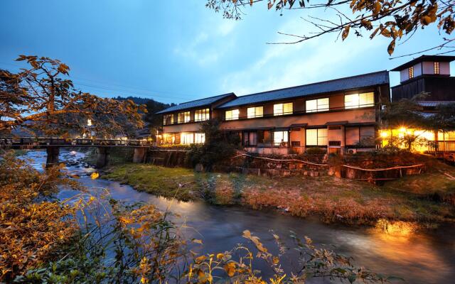 Отель Daimaru Ryokan Минамиогуни вид на фасад