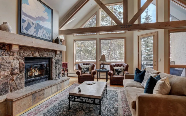 Luxurious 3 Bedroom/4 Bath Townhome- Beaver Creek Ski-in/out Townhouse by RedAwning