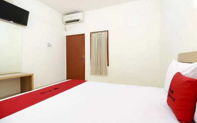 Hotel Raditia Graha by OYO Rooms
