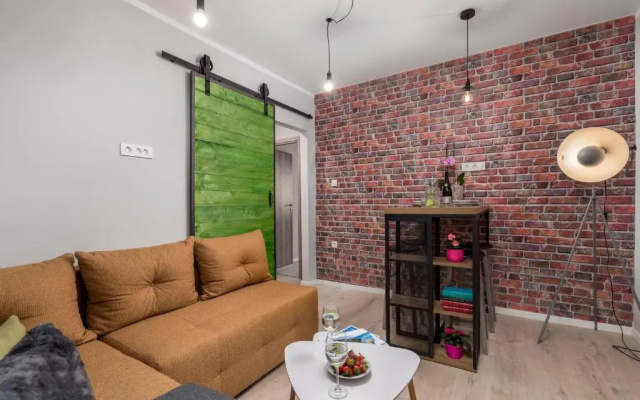 4 Season Apartments