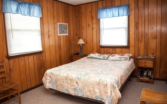 Beachbux 3 Bedroom Cottage by RedAwning