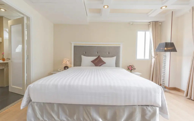 Dyn Opera Hotel